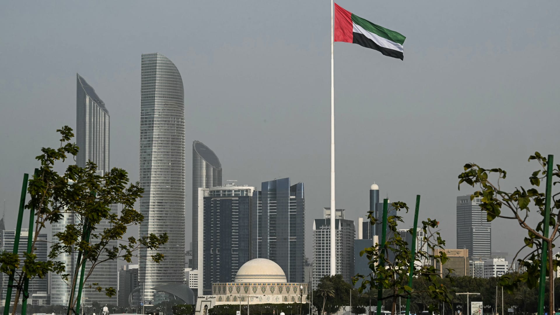 تقارير: إيران تخطط لـ"سحق الإمارات" وتستغل الانقسام الخليجي لضرب أبوظبي