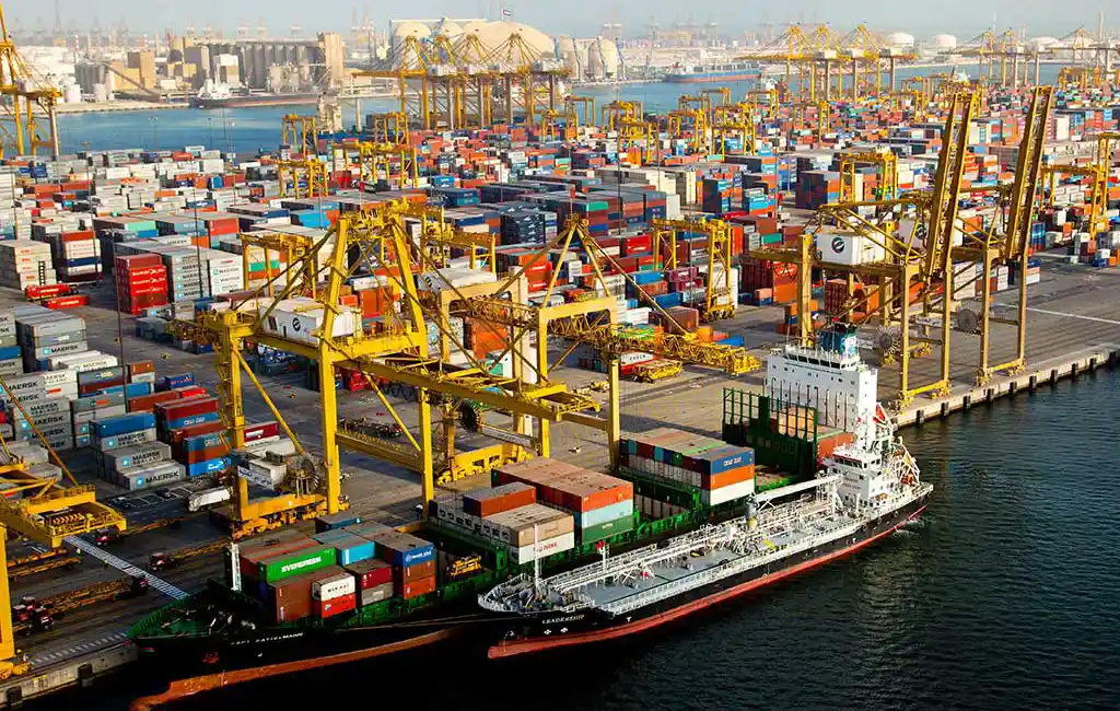 الحرب تضرب قلب نموذج دبي الاقتصادي.. جبل علي يواجه أزمة تتجاوز الميناء