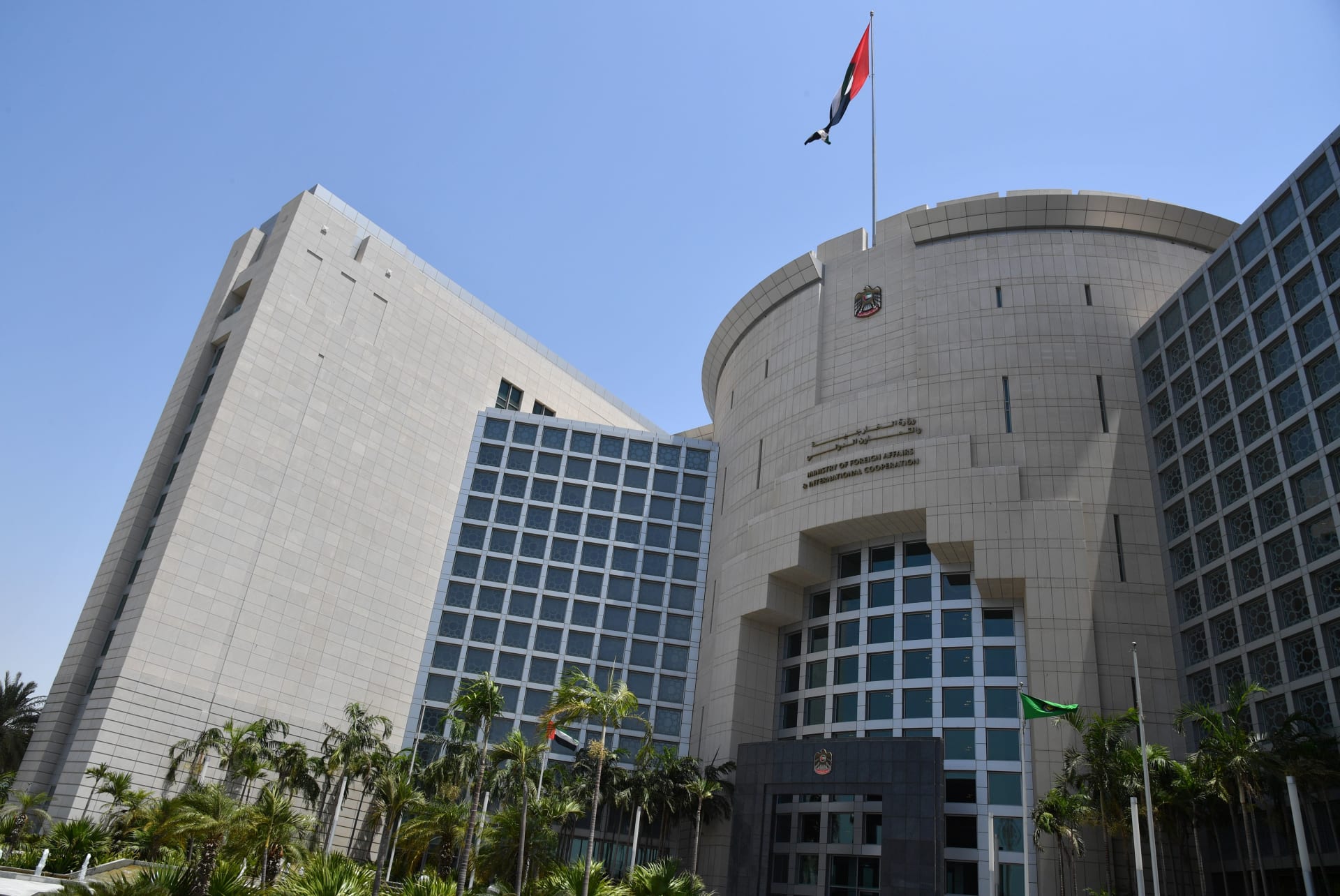 الخارجية تعلن حظر سفر المواطنين إلى إيران ولبنان والعراق