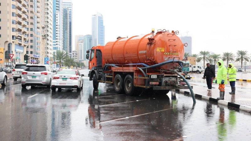 بلدية الشارقة تجهز 1200 موظف و180 صهريجاً لمواجهة الأمطار