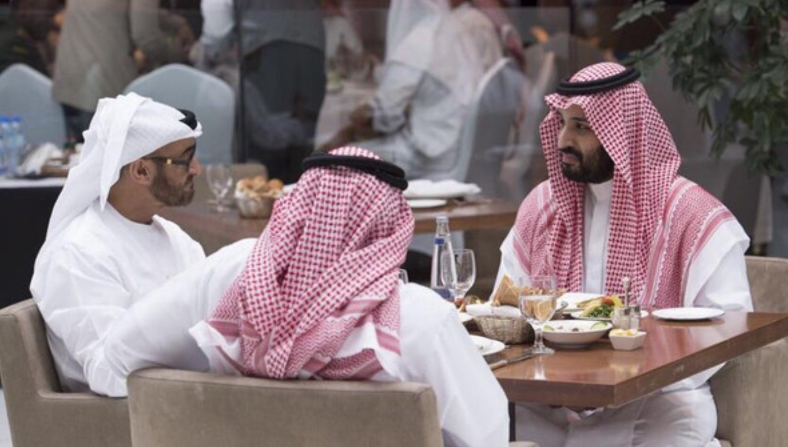 رويترز: السعودية تضع التحويلات المالية إلى الإمارات تحت رقابة مشددة