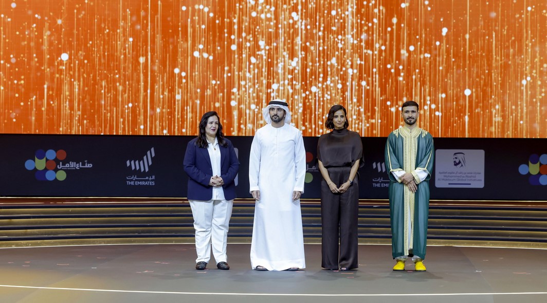 ولي عهد دبي يكرم أبرز "صناع الأمل العرب" ويمنحهم جوائز مالية بقيمة 3 ملايين درهم