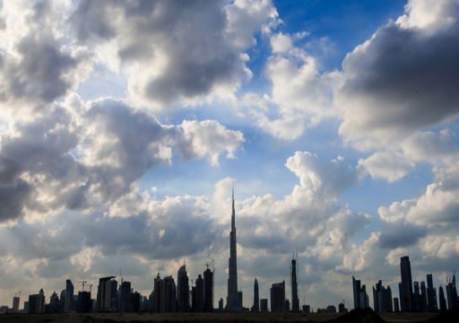 الأرصاد يتوقع انحسار السحب غداً في الإمارات