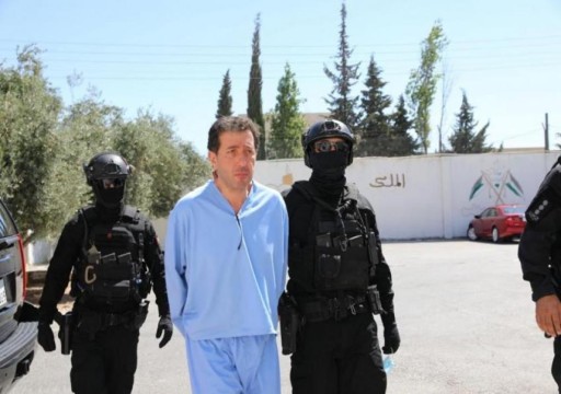 الأردن.. مسؤول رفيع سابق يضرب عن الطعام في سجنه وتدخل طبي لإنقاذه