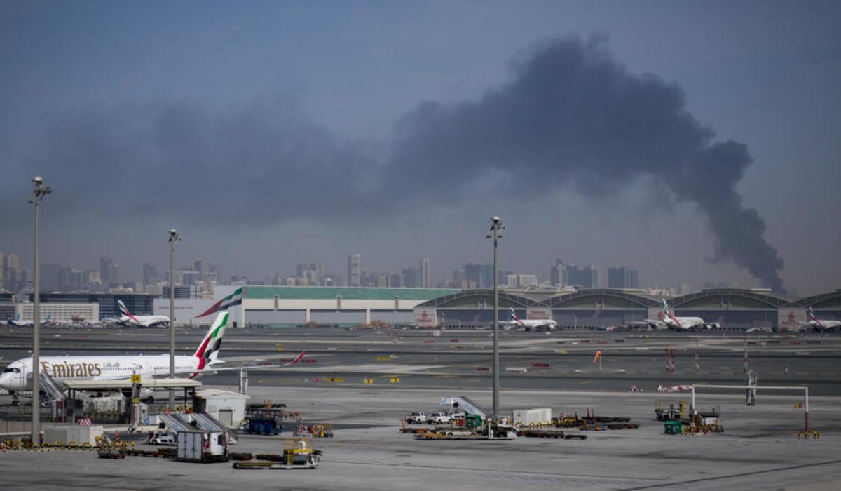 الإمارات تدعو السكان إلى البقاء في أماكن آمنة على خلفية الهجمات الإيرانية