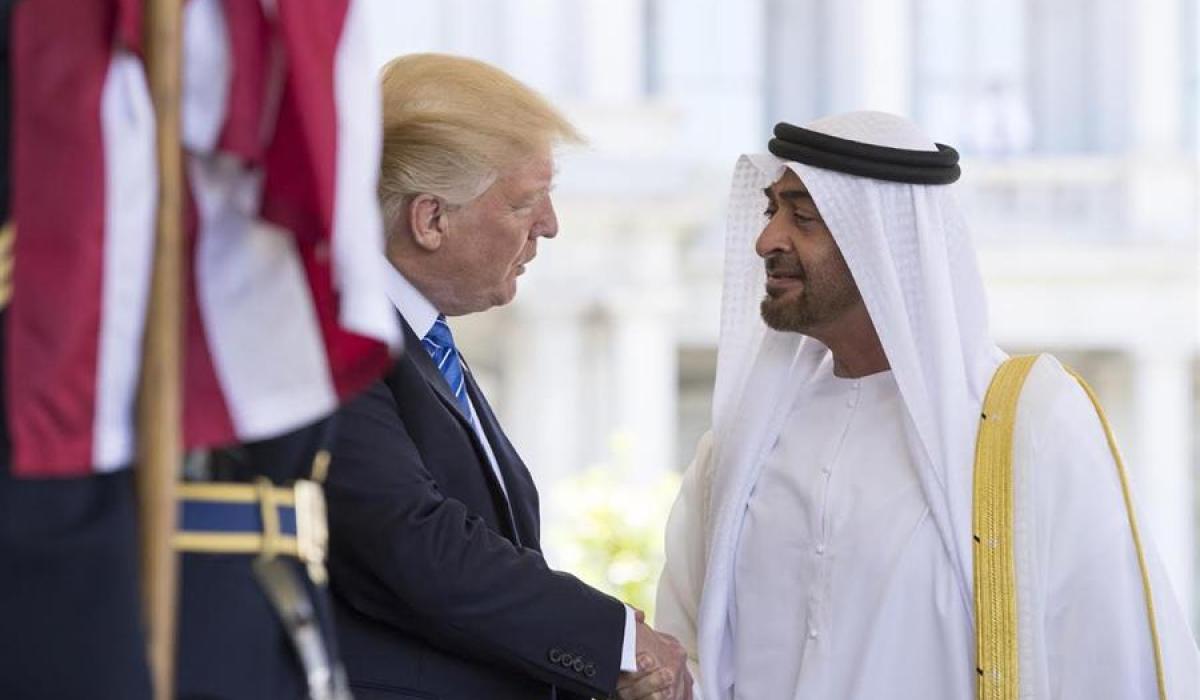 لماذا يضغط ترامب على أبوظبي لقطع شريان "الأموال القذرة" الإيرانية؟