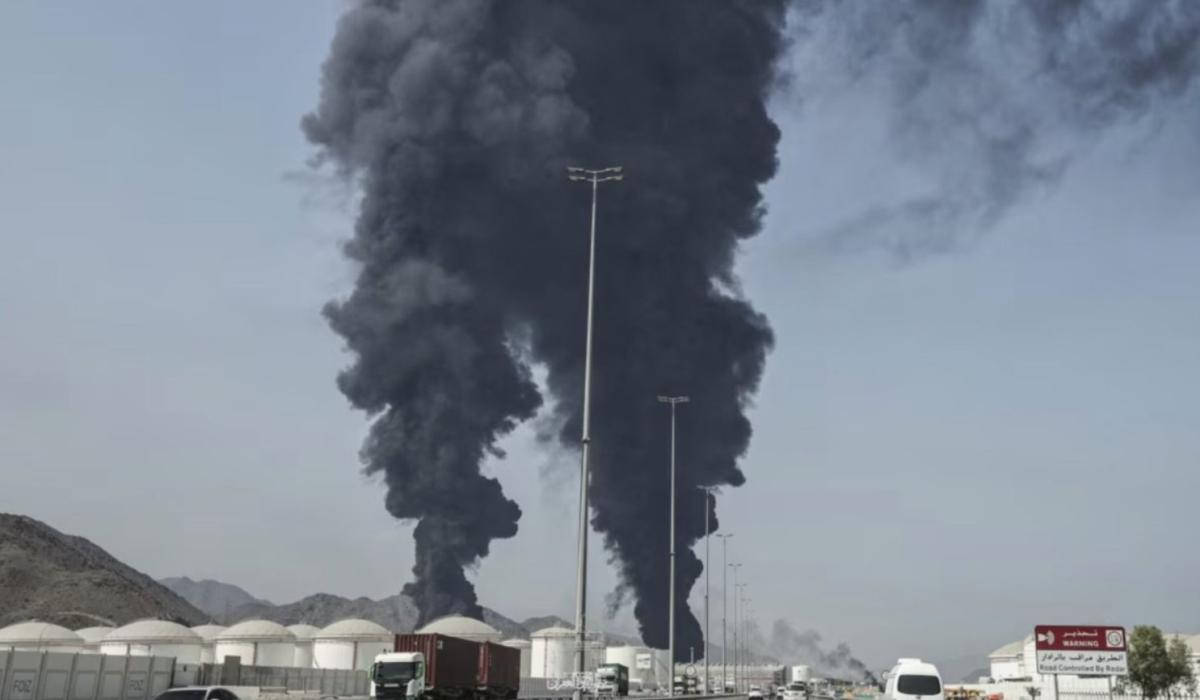 بلومبرغ: الهجمات الإيرانية تجبر الإمارات على تكثيف تصدير النفط من خارج مضيق هرمز