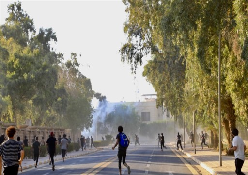 العراق.. حالة فوضى ببغداد بعد إعلان الصدر اعتزاله والسلطات تعلن حظر التجول