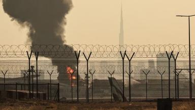 بينها إسرائيلية.. ما هي الرحلات التي تم تعليقها أو تأخيرها في مطاري دبي وأبوظبي؟