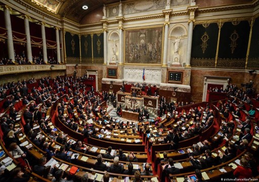 المعارضة الفرنسية تقدم للبرلمان مقترح حجب الثقة عن الحكومة