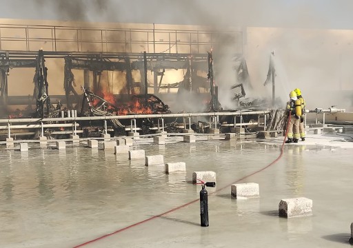 الدفاع المدني برأس الخيمة يخمد حريقاً شب في أحد المراكز التجارية دون أي إصابات