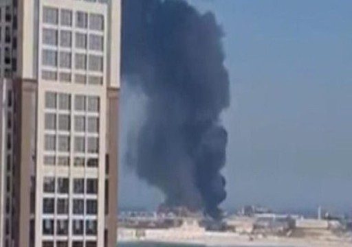 السلطات القطرية تعلن إخماد حريق بمدينة لوسيل دون خسائر