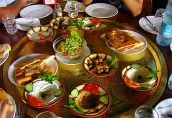 خبراء التغذية: وجبة السحور تعين الصائم في رمضان