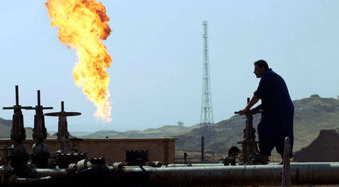 نائب عراقي يتهم أمريكا والسعودية بالوقوف وراء أزمة النفط 
