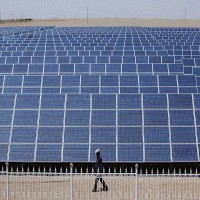 مشروع لإنتاج 200 ميغاواط من الطاقة الشمسية في دبي 