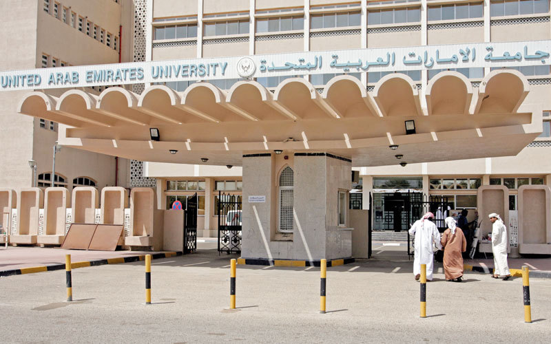 جامعة الإمارات تقدم 100 منحة دراسية للطلبة المقيمين