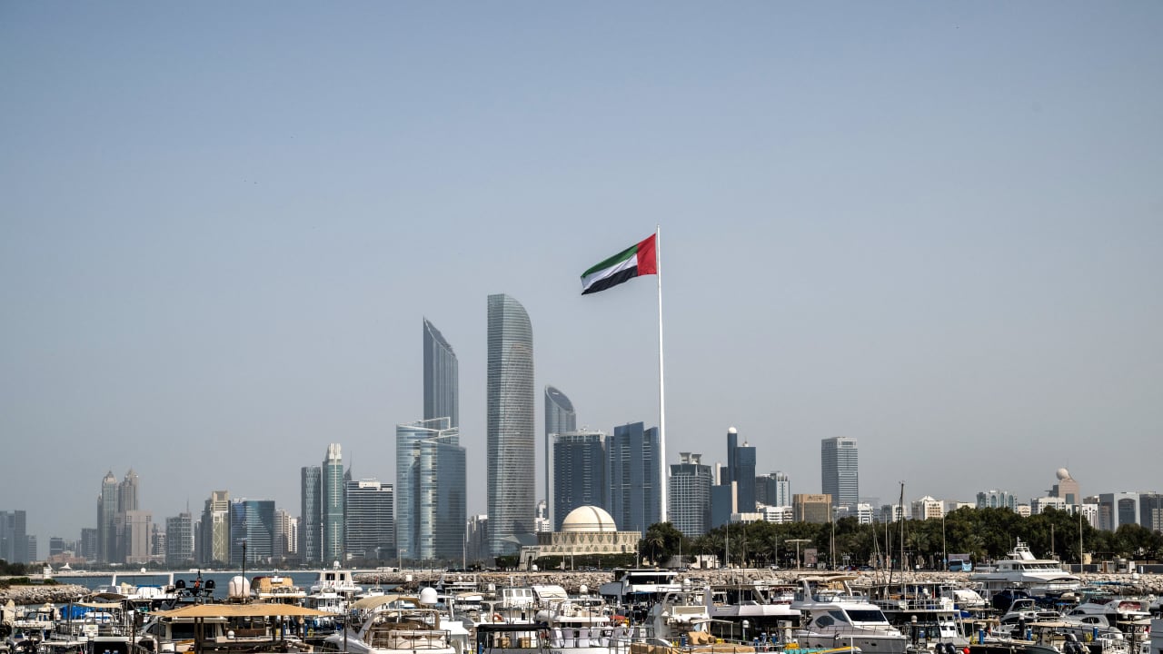 أستراليا تطلب من عائلات الدبلوماسيين مغادرة الإمارات مع تصاعد الصراع