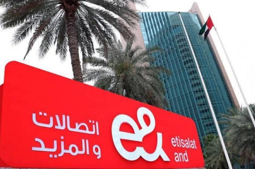 الإمارات للاتصاﻻت تبيع كامل حصتها في فودافون مقابل 21.8 مليار درهم