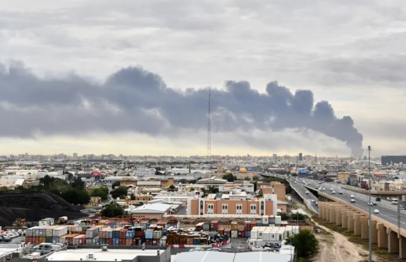 هجوم إيراني يستهدف محطة مياه بالكويت ولندن تعتزم نشر منظومة دفاع جوي