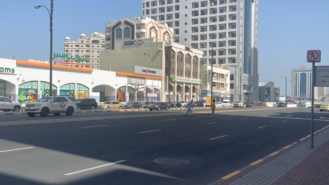 شرطة الفجيرة تغلق شارع السودة بعد السيطرة على حريق في المنطقة البترولية