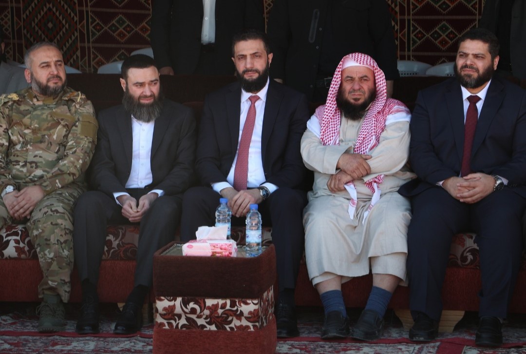 بعد الإفراج عنه من سجون أبوظبي.. البويضاني يصل دوما برفقة الرئيس السوري