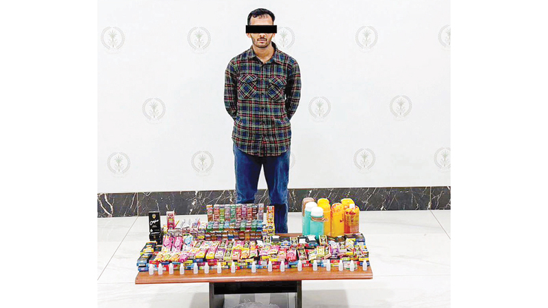 شرطة الشارقة تضبط مروجاً استخدم السجائر الإلكترونية لترويج المخدرات