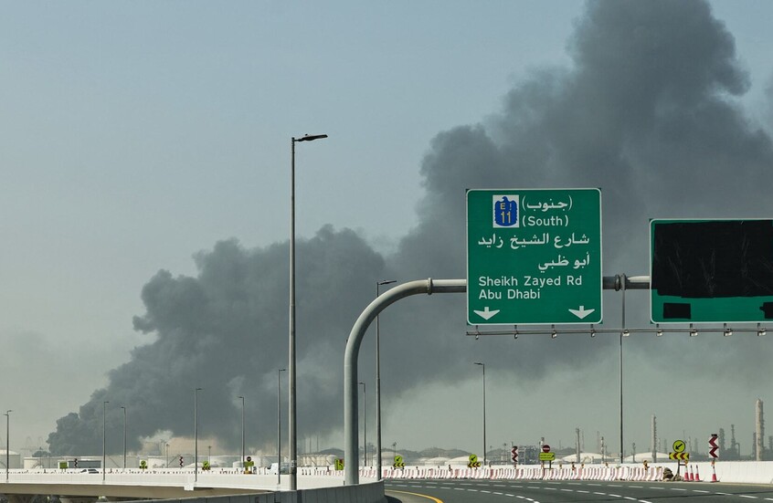 هجوم بطائرة مسيّرة يستهدف مبنى في الشارقة وحريق ناقلة نفط قبالة دبي