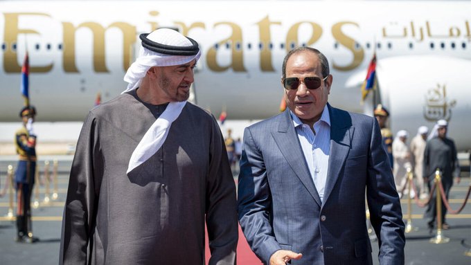 محمد بن زايد والسيسي يؤكدان مواصلة التنسيق لمواجهة تحديات المنطقة وحماية أمن الملاحة